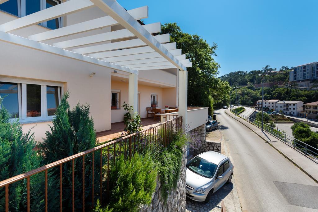 Villa Mirela Apartment Vrbnik Exterior foto