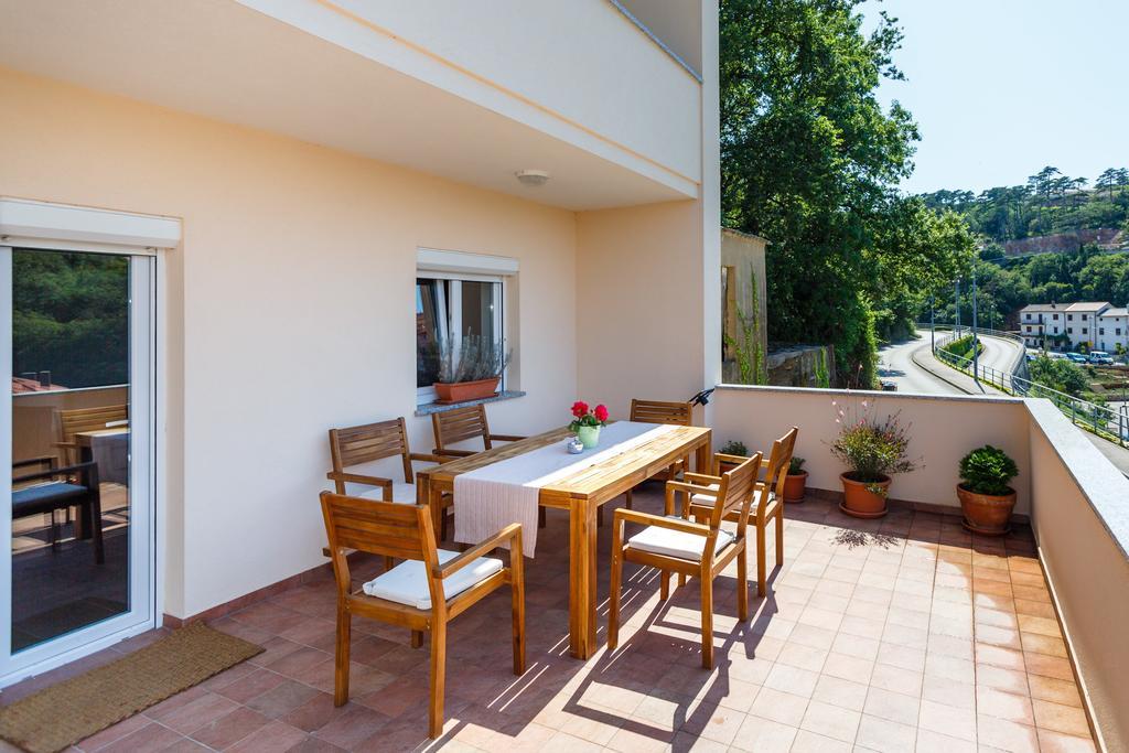 Villa Mirela Apartment Vrbnik Exterior foto